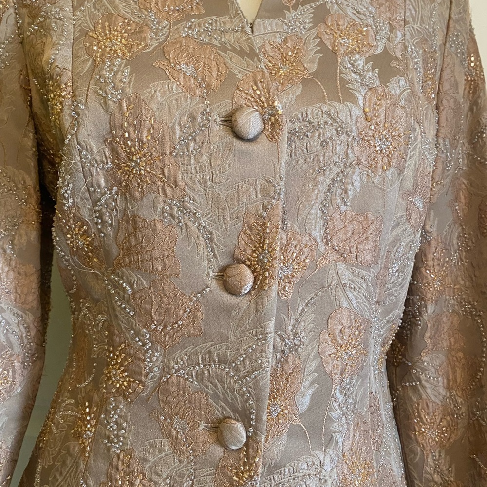 Carmen Marc Valvo signature suit size (very small) 10-fits like a size 6 - Picture 4 of 13